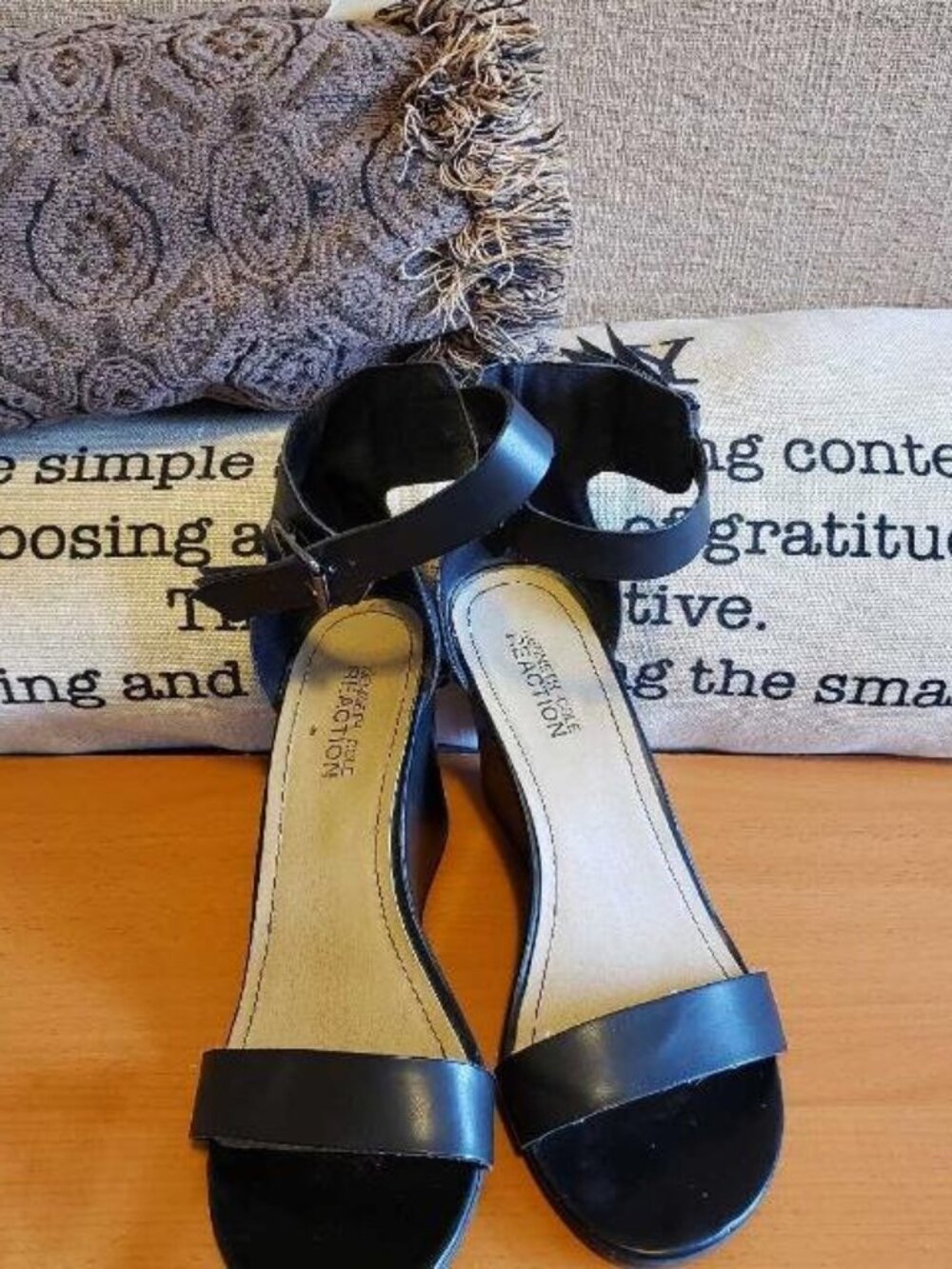 ⭐️ Kenneth Cole Wedge Sandals Size 9